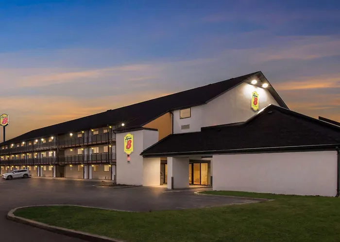 Super 8 By Wyndham Vandalia/Dayton International Airport