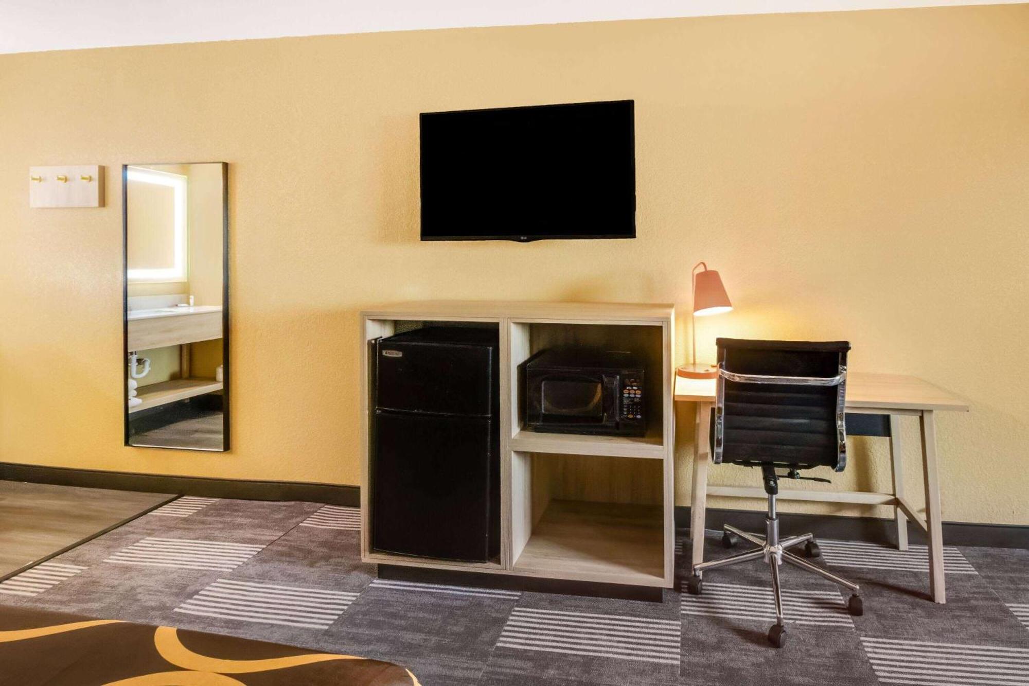 Super 8 By Wyndham Vandalia/dayton International Airport