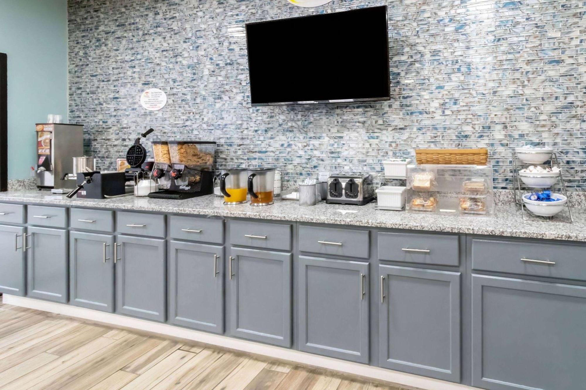 Super 8 By Wyndham Vandalia/dayton International Airport Hotel