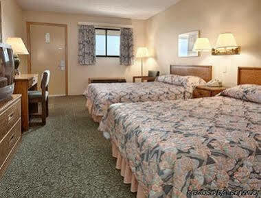 Super 8 By Wyndham Vandalia/dayton International Airport Hotel